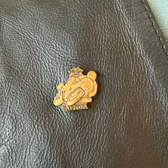 Shaf Women's Leather Vest Motorcycle Harley.
Ladies of Harley patch and buttons - Picture 10 of 10